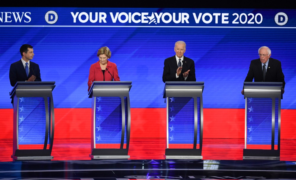 De kandidaten van de Democraten in een debat.