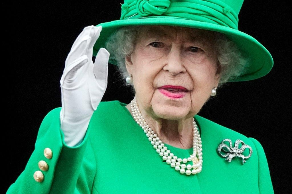 Queen Elizabeth in het groen