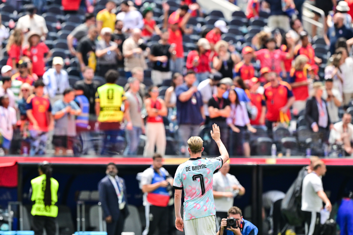 Kevin De Bruyne neemt afscheid van de fans. Voor de Rode Duivel was dit zijn laatste WK. Foto Belga / D. Waem