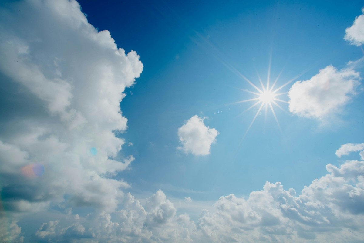 zon en wolken